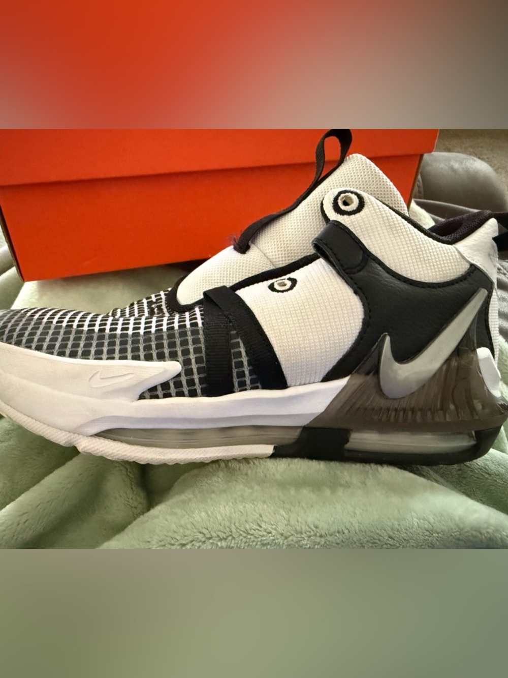 Nike youth LeBron Witness 7 black and white sneakers